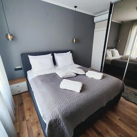 The Flat 12 B, Hills 2023 * Opatija