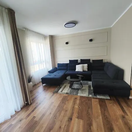 The Flat 12 B, Hills 2023