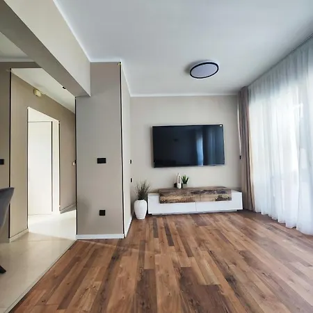 The Flat 12 B, Hills 2023 Apartment